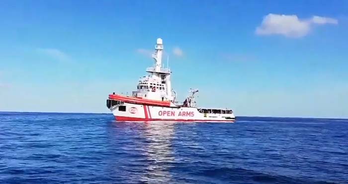Lampedusa-Klinikarzt entlarvt „Open Arms“-Märchen: Alle 13 von Bord gegangenen Migranten haben keine Krankheiten