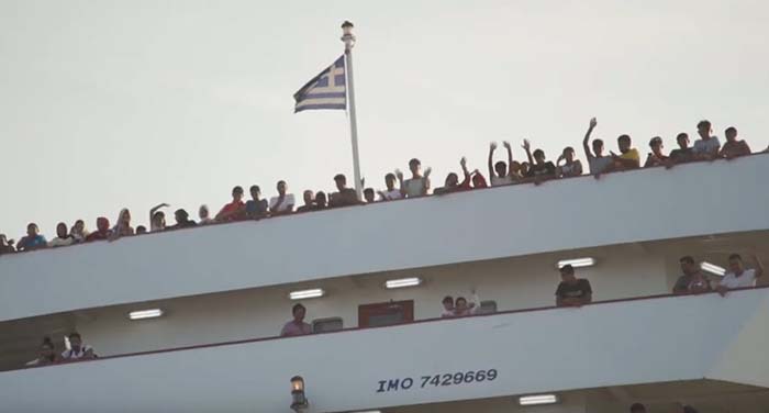 Lesbos: 1400 Migranten nach Nordgriechenland gebracht
