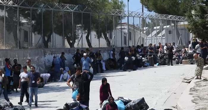 Lesbos: Chef des griechischen Flüchtlingslagers gibt auf