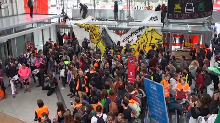 Ökofaschisten der Gruppe „Extinction Rebellion“ besetzen Pariser Einkaufszentrum