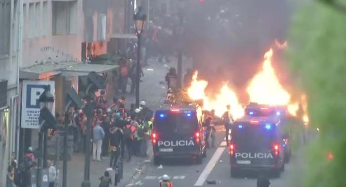 Spanien: Gewalt und Feuer in den Straßen von Barcelona