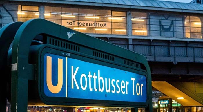 Berlin: Mann wird vor U-Bahn gestoßen und stirbt