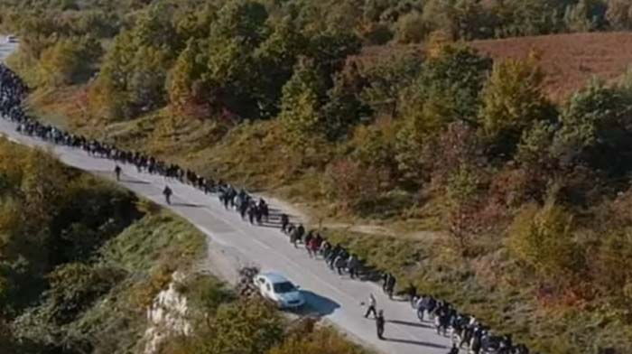 Es geht munter weiter: Jeden Tag kommen hunderte neue Migranten in Bosnien an