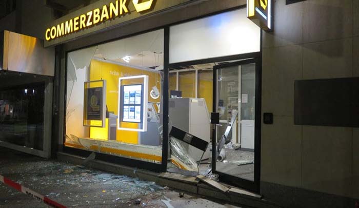 Mettmann: Zwei türkischsprachige Männer sprengen Geldautomaten