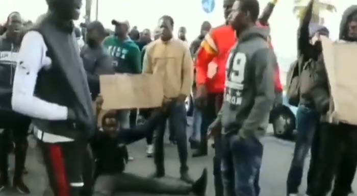 Italien: Illegale Afrikaner fordern Papiere um im Land leben zu dürfen