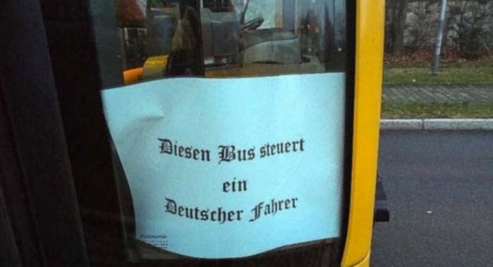 Das geht ja gar nicht: „Diesen Bus steuert ein Deutscher Fahrer“