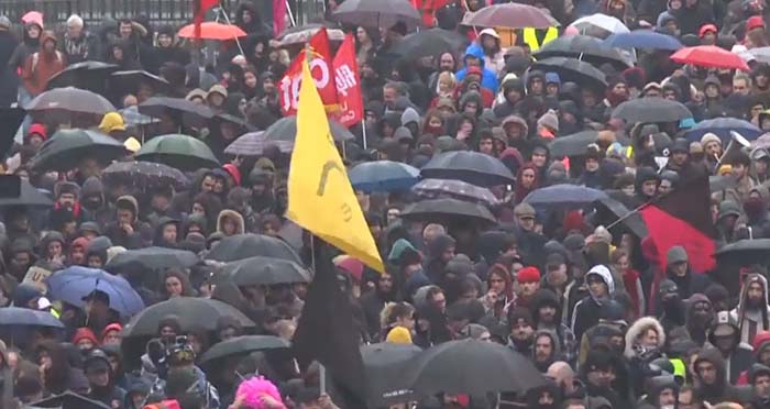 Rentenreform: Massenprotest in Paris