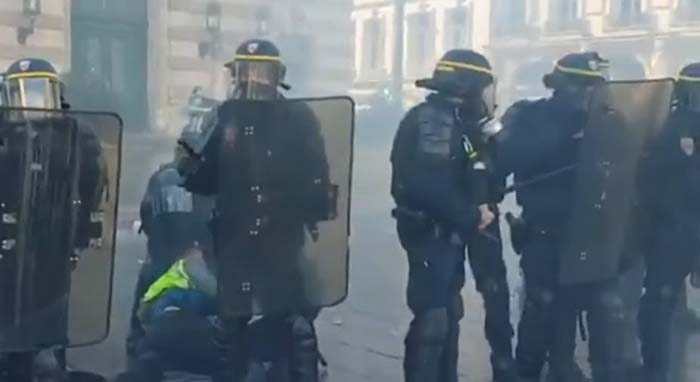 Frankreich: Protest der Gelbwesten mündet erneut in Gewalt