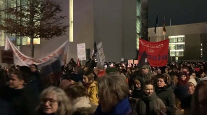 Linkes Gesindel demonstriert in Berlin für offene EU-Außengrenzen