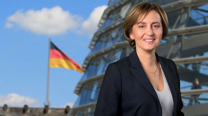 Beatrix von Storch: Bahnhöfe und Züge sind nicht mehr sicher, weil Merkels GroKo Migrantengewalt importiert