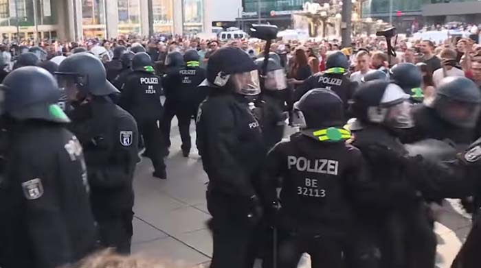 Erneut Zusammenstöße zwischen Demonstranten und Polizei in Berlin