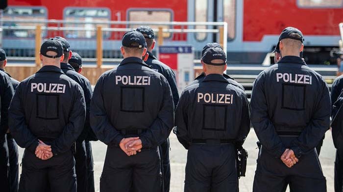 Berliner Abgeordnetenhaus verabschiedet Antidiskriminierungsgesetz – Union will keine Polizisten mehr nach Berlin schicken