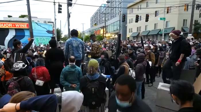 Linke errichten autonome Zone in Seattle: Trump droht mit Eingriff
