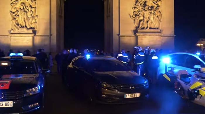 Frankreichs Polizisten haben die Nase voll von der Rassismus-Debatte und demonstrieren gegen Innenminister