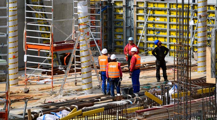 Bau-Branche in der Krise – kaum noch Wohnungsbau, Bau-Genehmigungen brechen ein
