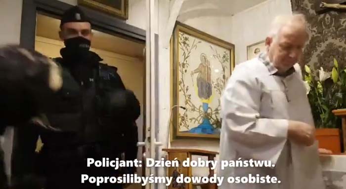 Corona-Wahnsinn auch in Polen: Priester verhaftet – Messe beendet