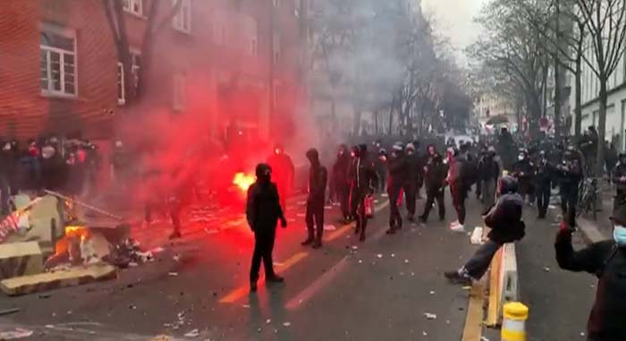 Krawalle in Paris – Brennende Autos und Festnahmen