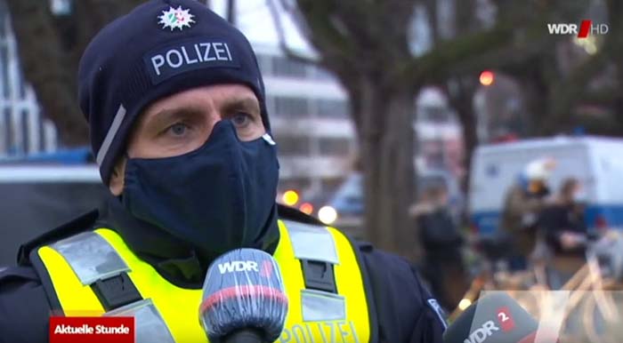 Düsseldorf: Querdenker entschuldigen sich bei Hooligans und Ultras