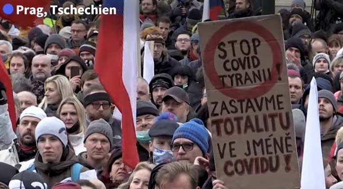 Tausende Tschechen demonstrieren gegen Corona-Maßnahmen
