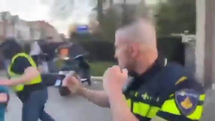 Arnhem, Niederlande: Polizist wird zum Boxer!