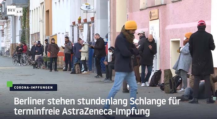 Berlin: Mainstream-Gläubige stehen stundenlang für eine AstraZeneca Impfung an