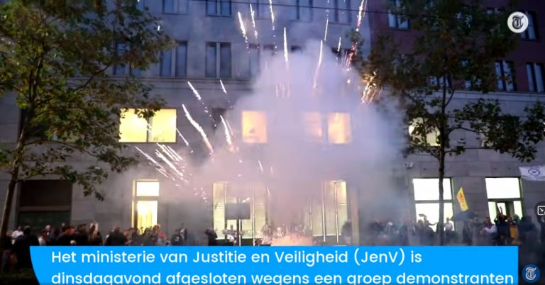 Anti-Corona-Protest in Den Haag: Justizministerium mit Feuerwerkskörpern attackiert