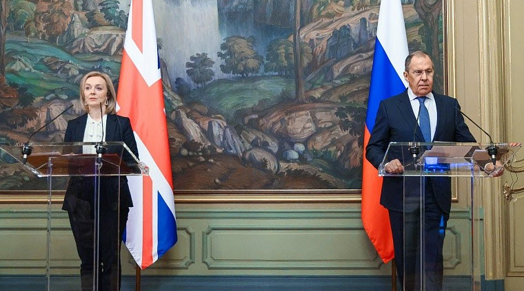 Noch peinlicher als Baerbock: Britische Außenministerin blamiert sich in Moskau