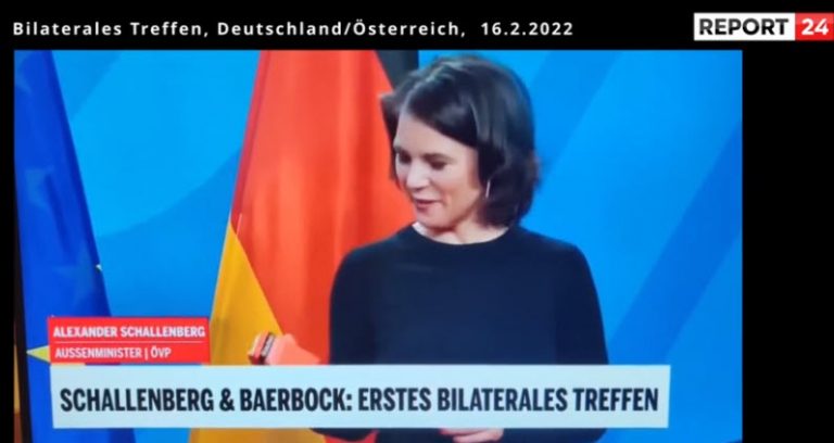 Außenminister Schallenberg schenkt Baerbock Wörterbuch, diese nennt ihn Strache