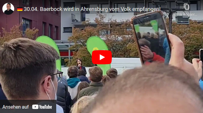 „Willkommensgrüße“ für das Friedenstäubchen: Baerbock in Ahrensburg
