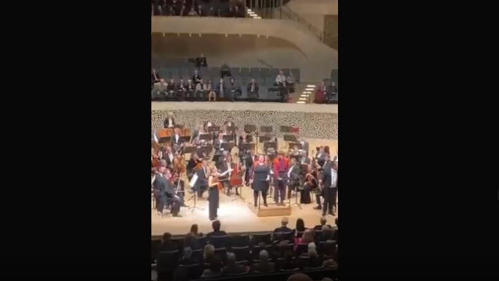 Video beweist, wie sich Klima-Chaoten in der Elbphilharmonie auf die Knochen blamieren