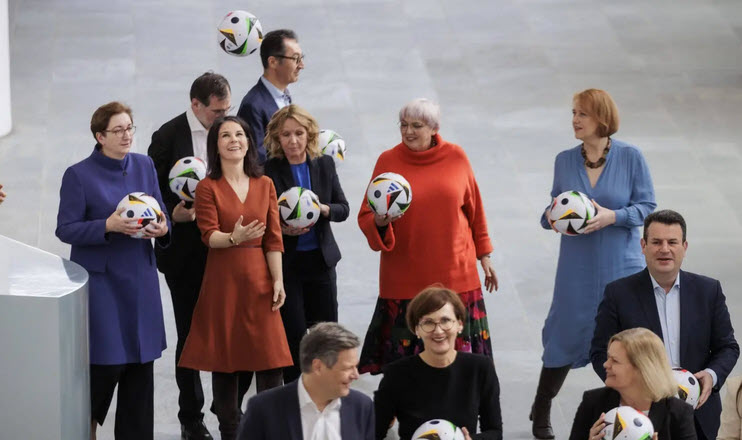 Politik statt Tore: Die Fußball-EM in Deutschland wird eine woke Komödie