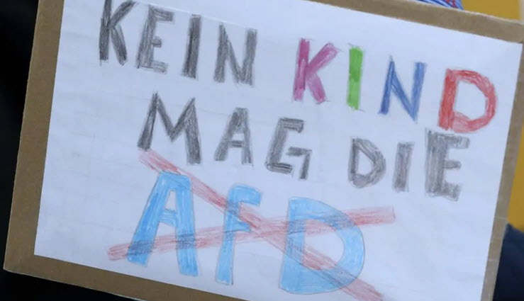 „Ganz Hamburg hasst die AfD!“ – Kinder-Demo auf dem Grundschulhof
